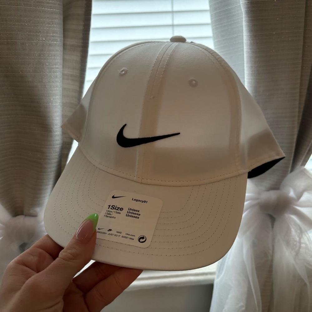 white nike hat